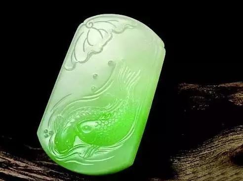 翡翠半绿半白,白绿翡翠价格-第11张图片-翡翠网 翡翠半绿半白,白绿翡翠价格-第11张图片-翡翠网