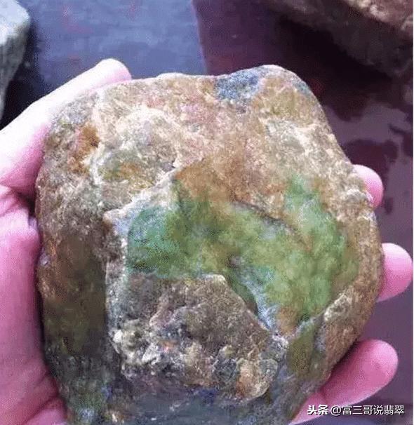 冰春翡翠手镯价格,冰种翡翠为什么那么贵-第3张图片-翡翠网 冰春翡翠手镯价格,冰种翡翠为什么那么贵-第3张图片-翡翠网