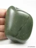 翡翠手镯水纹和裂纹区别,翡翠手镯有水纹好还是没水晶好-第1张图片-翡翠网 翡翠手镯水纹和裂纹区别,翡翠手镯有水纹好还是没水晶好-第1张图片-翡翠网