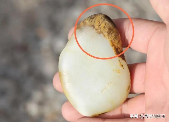 翡翠手镯水纹和裂纹区别,翡翠手镯有水纹好还是没水晶好-第5张图片-翡翠网 翡翠手镯水纹和裂纹区别,翡翠手镯有水纹好还是没水晶好-第5张图片-翡翠网