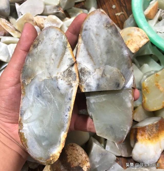 翡翠手镯水纹和裂纹区别,翡翠手镯有水纹好还是没水晶好-第6张图片-翡翠网 翡翠手镯水纹和裂纹区别,翡翠手镯有水纹好还是没水晶好-第6张图片-翡翠网