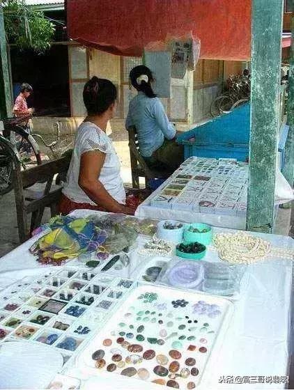 翡翠戴久了变化过程图翡翠不适合什么人戴-第3张图片-翡翠网 翡翠戴久了变化过程图翡翠不适合什么人戴-第3张图片-翡翠网