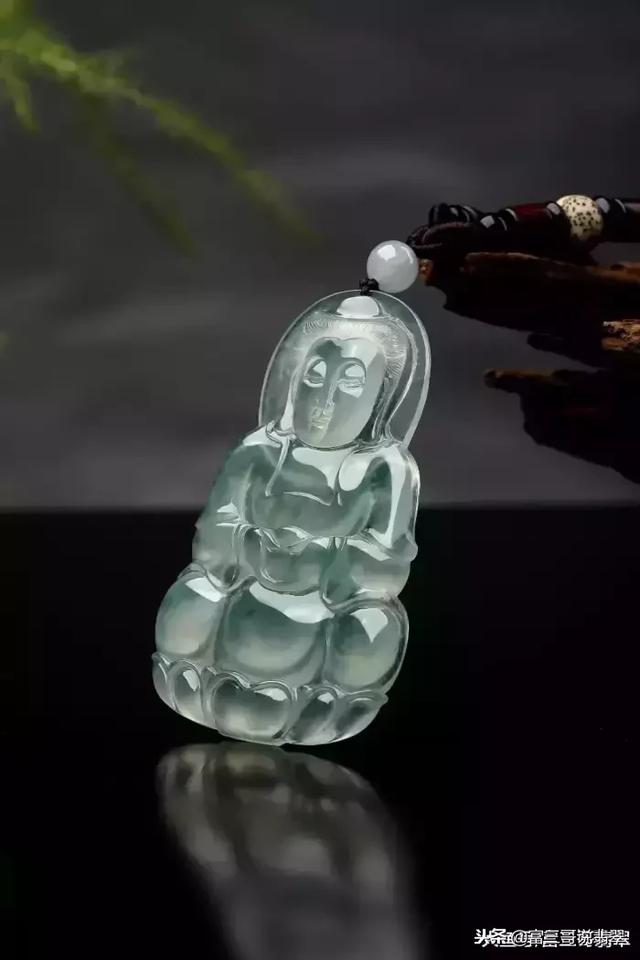 翡翠戴久了变化过程图翡翠不适合什么人戴-第4张图片-翡翠网 翡翠戴久了变化过程图翡翠不适合什么人戴-第4张图片-翡翠网