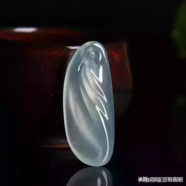 翡翠戴久了变化过程图翡翠不适合什么人戴-第5张图片-翡翠网 翡翠戴久了变化过程图翡翠不适合什么人戴-第5张图片-翡翠网