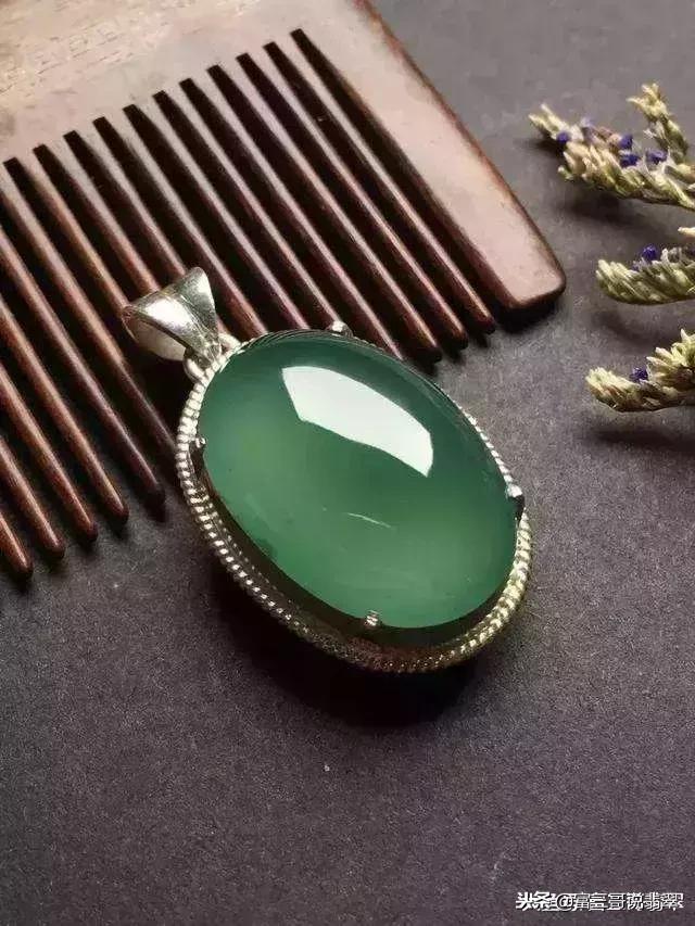 翡翠戴久了变化过程图翡翠不适合什么人戴-第6张图片-翡翠网 翡翠戴久了变化过程图翡翠不适合什么人戴-第6张图片-翡翠网