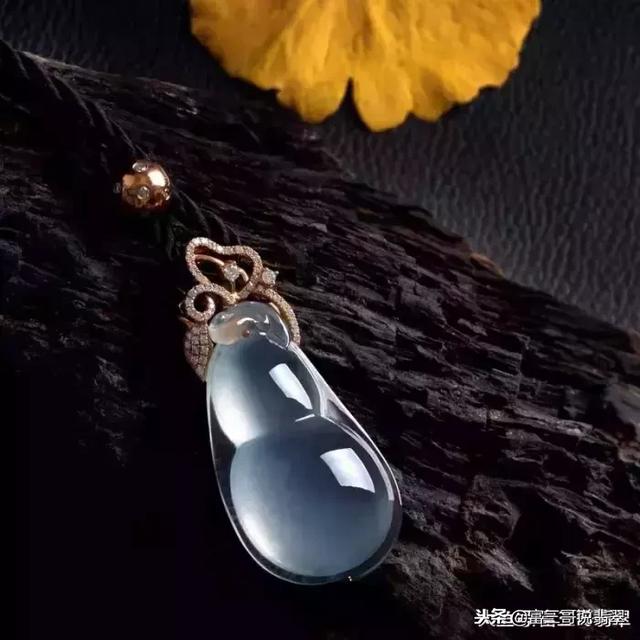 翡翠戴久了变化过程图翡翠不适合什么人戴-第7张图片-翡翠网 翡翠戴久了变化过程图翡翠不适合什么人戴-第7张图片-翡翠网