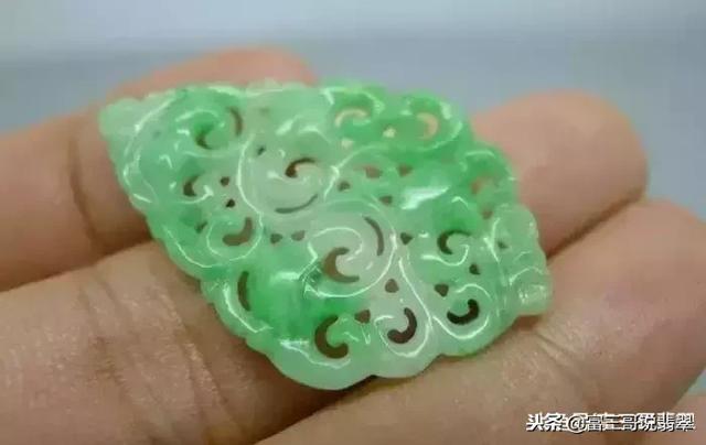 翡翠戴久了变化过程图翡翠不适合什么人戴-第10张图片-翡翠网 翡翠戴久了变化过程图翡翠不适合什么人戴-第10张图片-翡翠网