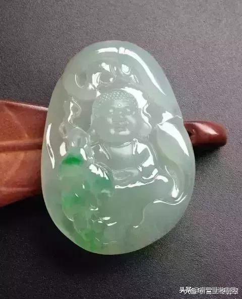 翡翠戴久了变化过程图翡翠不适合什么人戴-第12张图片-翡翠网 翡翠戴久了变化过程图翡翠不适合什么人戴-第12张图片-翡翠网