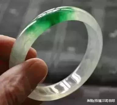 翡翠戴久了变化过程图翡翠不适合什么人戴-第15张图片-翡翠网 翡翠戴久了变化过程图翡翠不适合什么人戴-第15张图片-翡翠网