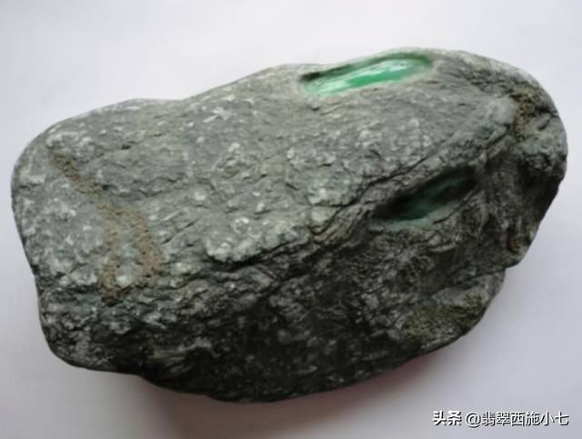鉴定翡翠原石最好方法,翡翠原石产地是哪里-第2张图片-翡翠网 鉴定翡翠原石最好方法,翡翠原石产地是哪里-第2张图片-翡翠网