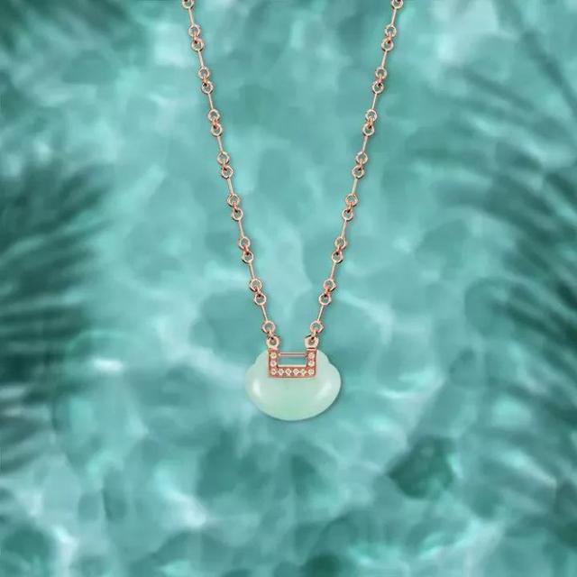 翡翠手镯多少钱,老凤祥价值两亿元翡翠手镯-第19张图片-翡翠网 翡翠手镯多少钱,老凤祥价值两亿元翡翠手镯-第19张图片-翡翠网