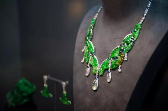 翡翠手镯多少钱,老凤祥价值两亿元翡翠手镯-第21张图片-翡翠网 翡翠手镯多少钱,老凤祥价值两亿元翡翠手镯-第21张图片-翡翠网