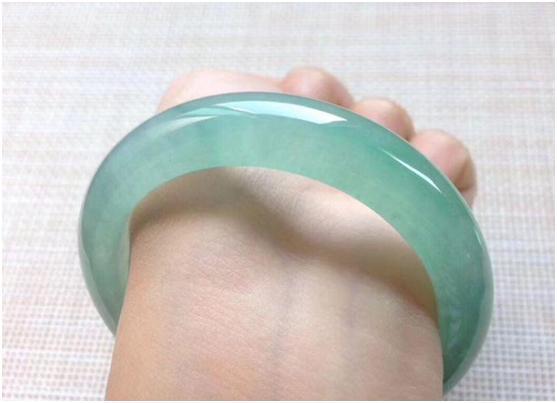 为什么翡翠都做镯子翡翠珠子做的手镯-第4张图片-翡翠网 为什么翡翠都做镯子翡翠珠子做的手镯-第4张图片-翡翠网