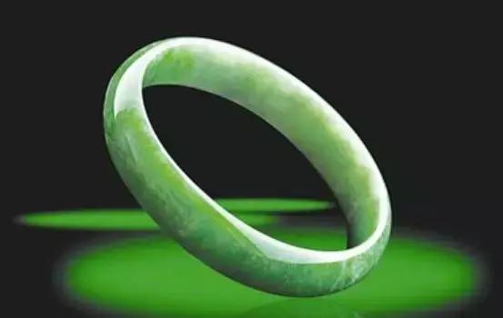 刚戴翡翠手镯戴着挺难受的银镯子可以戴着洗澡吗-第14张图片-翡翠网