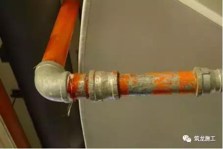 买的翡翠原石有刺鼻味,酸洗翡翠原石图例-第3张图片-翡翠网 买的翡翠原石有刺鼻味,酸洗翡翠原石图例-第3张图片-翡翠网