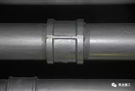 买的翡翠原石有刺鼻味,酸洗翡翠原石图例-第5张图片-翡翠网 买的翡翠原石有刺鼻味,酸洗翡翠原石图例-第5张图片-翡翠网