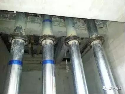 买的翡翠原石有刺鼻味,酸洗翡翠原石图例-第8张图片-翡翠网 买的翡翠原石有刺鼻味,酸洗翡翠原石图例-第8张图片-翡翠网