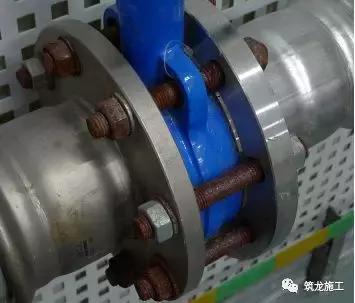 买的翡翠原石有刺鼻味,酸洗翡翠原石图例-第12张图片-翡翠网 买的翡翠原石有刺鼻味,酸洗翡翠原石图例-第12张图片-翡翠网