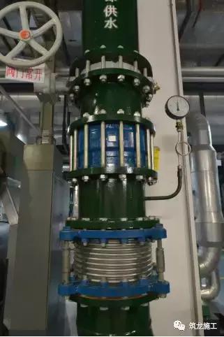 买的翡翠原石有刺鼻味,酸洗翡翠原石图例-第13张图片-翡翠网 买的翡翠原石有刺鼻味,酸洗翡翠原石图例-第13张图片-翡翠网