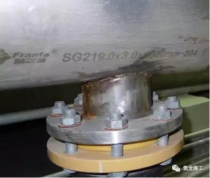 买的翡翠原石有刺鼻味,酸洗翡翠原石图例-第14张图片-翡翠网 买的翡翠原石有刺鼻味,酸洗翡翠原石图例-第14张图片-翡翠网