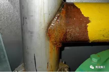 买的翡翠原石有刺鼻味,酸洗翡翠原石图例-第16张图片-翡翠网 买的翡翠原石有刺鼻味,酸洗翡翠原石图例-第16张图片-翡翠网