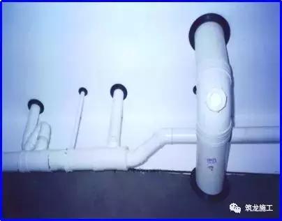 买的翡翠原石有刺鼻味,酸洗翡翠原石图例-第23张图片-翡翠网 买的翡翠原石有刺鼻味,酸洗翡翠原石图例-第23张图片-翡翠网