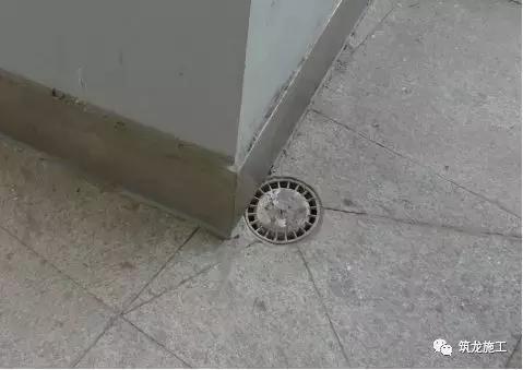 买的翡翠原石有刺鼻味,酸洗翡翠原石图例-第27张图片-翡翠网 买的翡翠原石有刺鼻味,酸洗翡翠原石图例-第27张图片-翡翠网