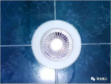 买的翡翠原石有刺鼻味,酸洗翡翠原石图例-第29张图片-翡翠网 买的翡翠原石有刺鼻味,酸洗翡翠原石图例-第29张图片-翡翠网