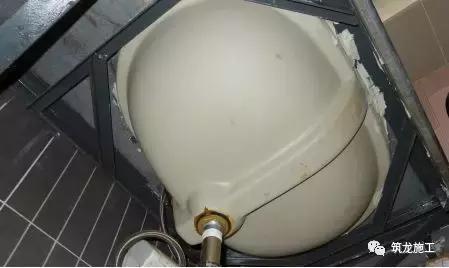 买的翡翠原石有刺鼻味,酸洗翡翠原石图例-第30张图片-翡翠网 买的翡翠原石有刺鼻味,酸洗翡翠原石图例-第30张图片-翡翠网