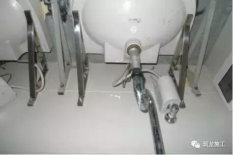 买的翡翠原石有刺鼻味,酸洗翡翠原石图例-第31张图片-翡翠网 买的翡翠原石有刺鼻味,酸洗翡翠原石图例-第31张图片-翡翠网