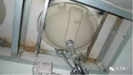 买的翡翠原石有刺鼻味,酸洗翡翠原石图例-第32张图片-翡翠网 买的翡翠原石有刺鼻味,酸洗翡翠原石图例-第32张图片-翡翠网