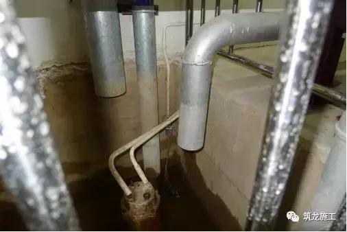 买的翡翠原石有刺鼻味,酸洗翡翠原石图例-第38张图片-翡翠网 买的翡翠原石有刺鼻味,酸洗翡翠原石图例-第38张图片-翡翠网