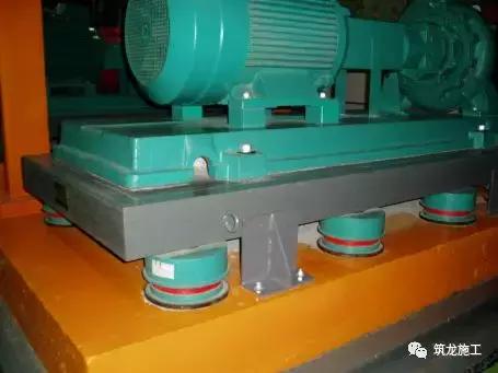 买的翡翠原石有刺鼻味,酸洗翡翠原石图例-第47张图片-翡翠网 买的翡翠原石有刺鼻味,酸洗翡翠原石图例-第47张图片-翡翠网