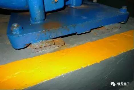 买的翡翠原石有刺鼻味,酸洗翡翠原石图例-第48张图片-翡翠网 买的翡翠原石有刺鼻味,酸洗翡翠原石图例-第48张图片-翡翠网