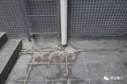 买的翡翠原石有刺鼻味,酸洗翡翠原石图例-第54张图片-翡翠网 买的翡翠原石有刺鼻味,酸洗翡翠原石图例-第54张图片-翡翠网