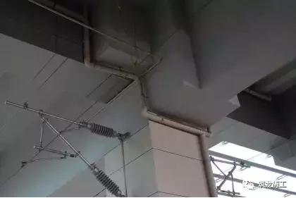 买的翡翠原石有刺鼻味,酸洗翡翠原石图例-第60张图片-翡翠网 买的翡翠原石有刺鼻味,酸洗翡翠原石图例-第60张图片-翡翠网