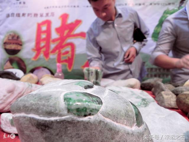 翡翠原石开裂怎么鉴定,玉石翡翠原石-第2张图片-翡翠网 翡翠原石开裂怎么鉴定,玉石翡翠原石-第2张图片-翡翠网