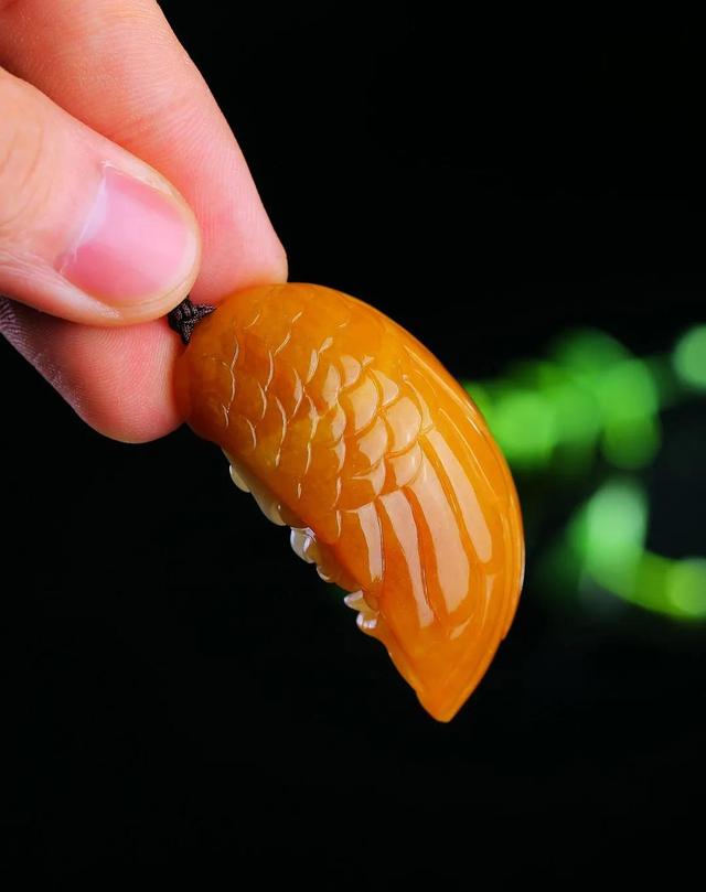 冰种黄翡翠价格冰种黄翡俏色观音-第6张图片-翡翠网 冰种黄翡翠价格冰种黄翡俏色观音-第6张图片-翡翠网