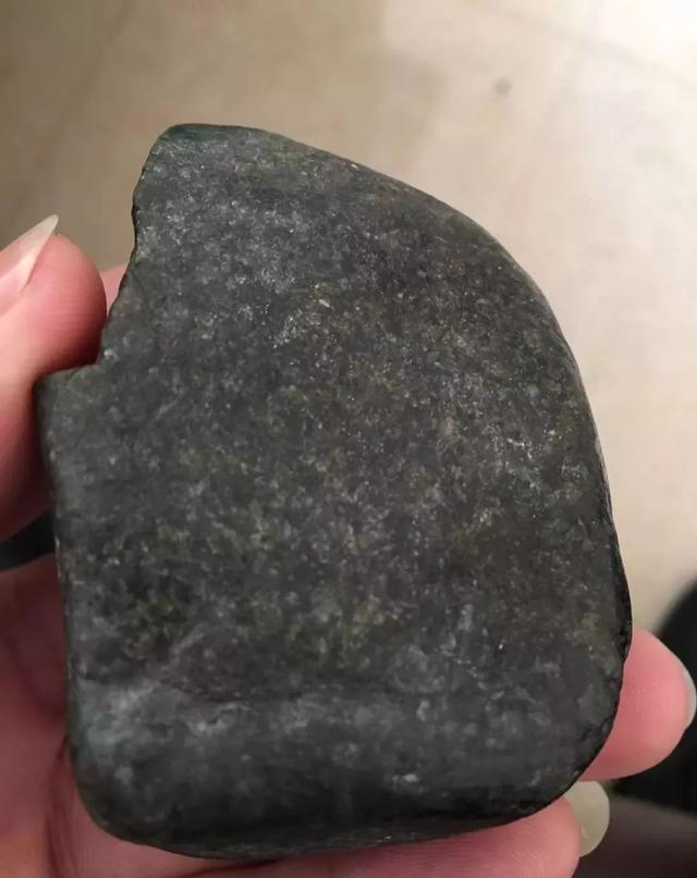 怎么选翡翠原石,40公斤莫湾基翡翠原石色料-第2张图片-翡翠网 怎么选翡翠原石,40公斤莫湾基翡翠原石色料-第2张图片-翡翠网