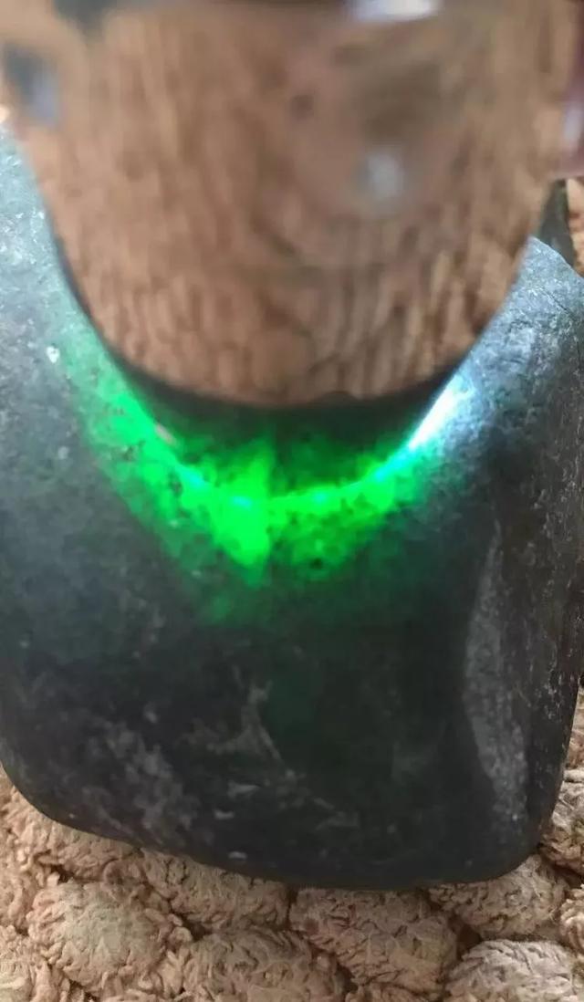 怎么选翡翠原石,40公斤莫湾基翡翠原石色料-第4张图片-翡翠网 怎么选翡翠原石,40公斤莫湾基翡翠原石色料-第4张图片-翡翠网