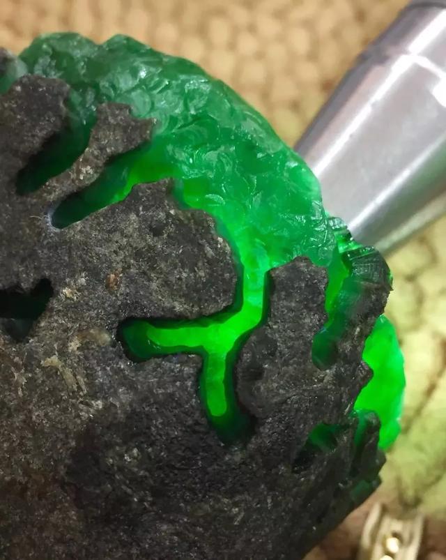 怎么选翡翠原石,40公斤莫湾基翡翠原石色料-第8张图片-翡翠网 怎么选翡翠原石,40公斤莫湾基翡翠原石色料-第8张图片-翡翠网