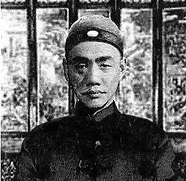 一千万满绿翡翠手镯,慈禧翡翠手镯价值-第14张图片-翡翠网 一千万满绿翡翠手镯,慈禧翡翠手镯价值-第14张图片-翡翠网