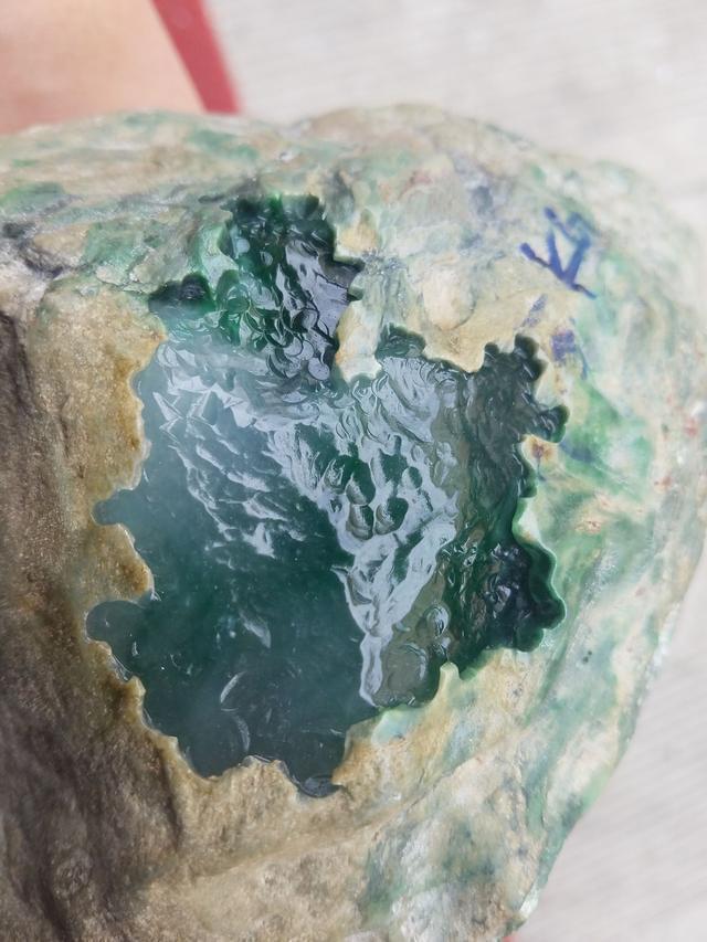 原石翡翠厂口,姐堆场口翡翠原石特征-第2张图片-翡翠网 原石翡翠厂口,姐堆场口翡翠原石特征-第2张图片-翡翠网