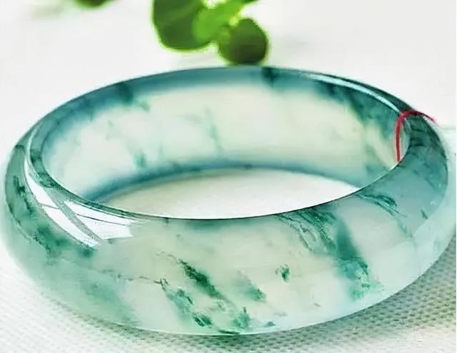 翡翠手镯石纹处理,翡翠带石纹价格-第2张图片-翡翠网 翡翠手镯石纹处理,翡翠带石纹价格-第2张图片-翡翠网