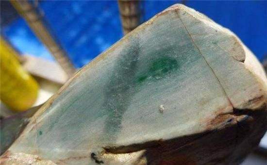 翡翠原石打磨抛光方法,自己怎么给翡翠原石抛光-第2张图片-翡翠网 翡翠原石打磨抛光方法,自己怎么给翡翠原石抛光-第2张图片-翡翠网