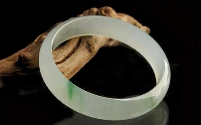 翡翠手镯从内圈到外圈一圈的纹,正圈内弧圆手镯图片-第4张图片-翡翠网 翡翠手镯从内圈到外圈一圈的纹,正圈内弧圆手镯图片-第4张图片-翡翠网