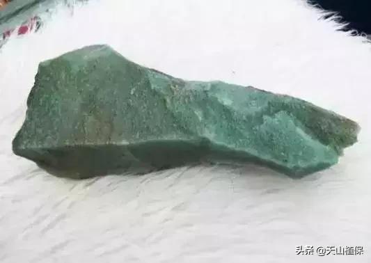 新疆翡翠原石昆明当地人去哪买翡翠-第14张图片-翡翠网 新疆翡翠原石昆明当地人去哪买翡翠-第14张图片-翡翠网