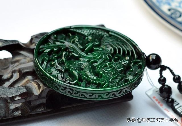 翡翠手镯黑线多少钱翡翠手镯卖多少钱合适-第4张图片-翡翠网 翡翠手镯黑线多少钱翡翠手镯卖多少钱合适-第4张图片-翡翠网