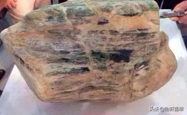 香港天价翡翠原石图片,亿元翡翠原石-第2张图片-翡翠网 香港天价翡翠原石图片,亿元翡翠原石-第2张图片-翡翠网