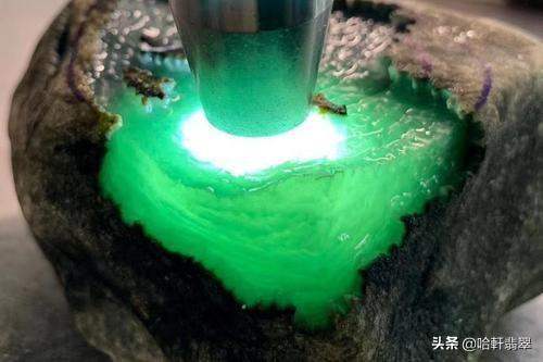 香港天价翡翠原石图片,亿元翡翠原石-第3张图片-翡翠网 香港天价翡翠原石图片,亿元翡翠原石-第3张图片-翡翠网